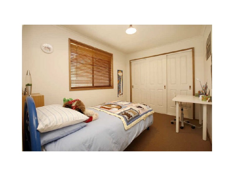 8 Marston Place, Macarthur ACT 2904