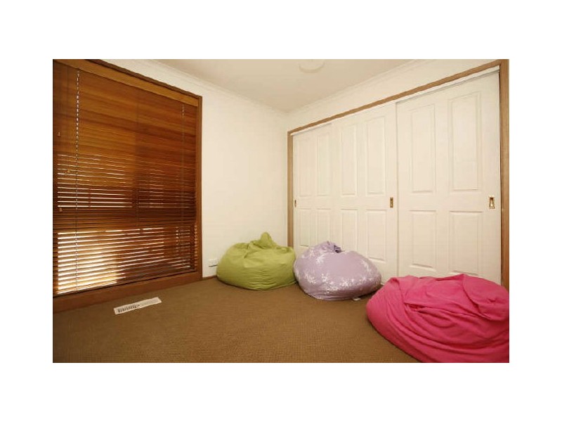 8 Marston Place, Macarthur ACT 2904