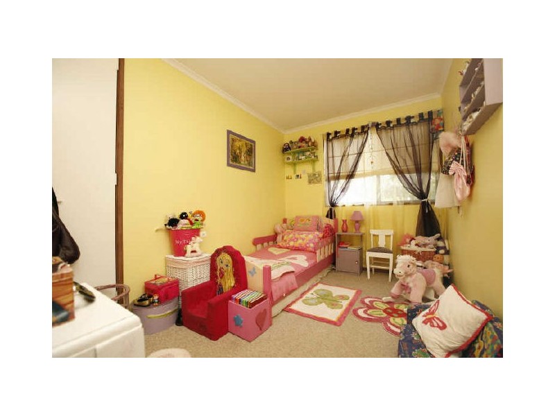 73 Solomon Crescent, Latham ACT 2615