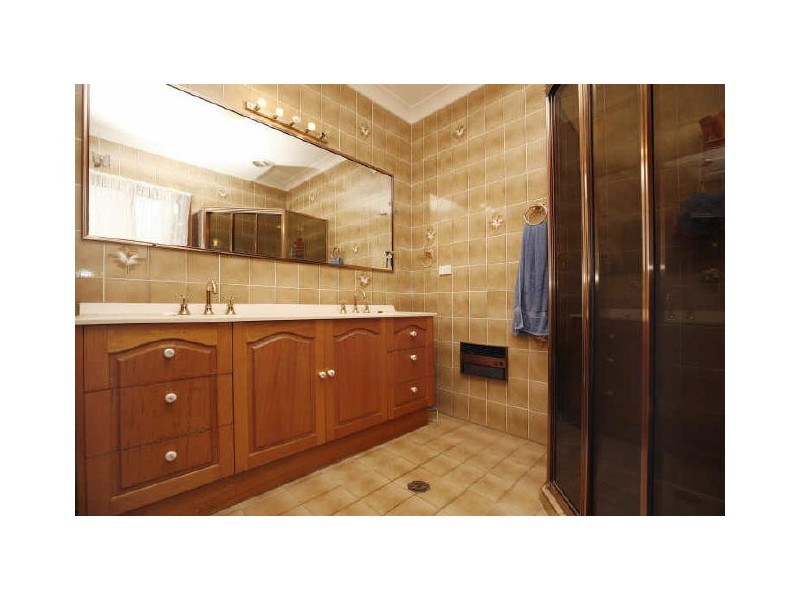 15 Graham Place, Queanbeyan NSW 2620