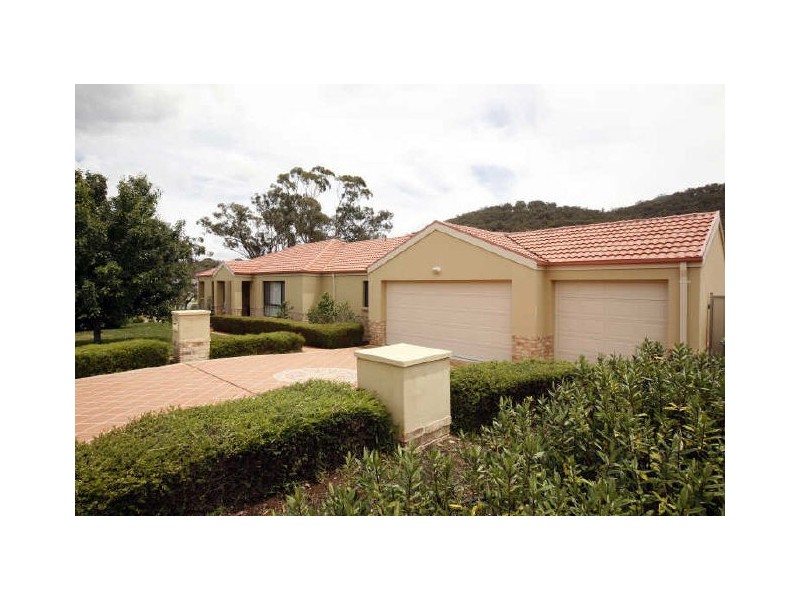 236 Halloran Drive, Jerrabomberra NSW 2619