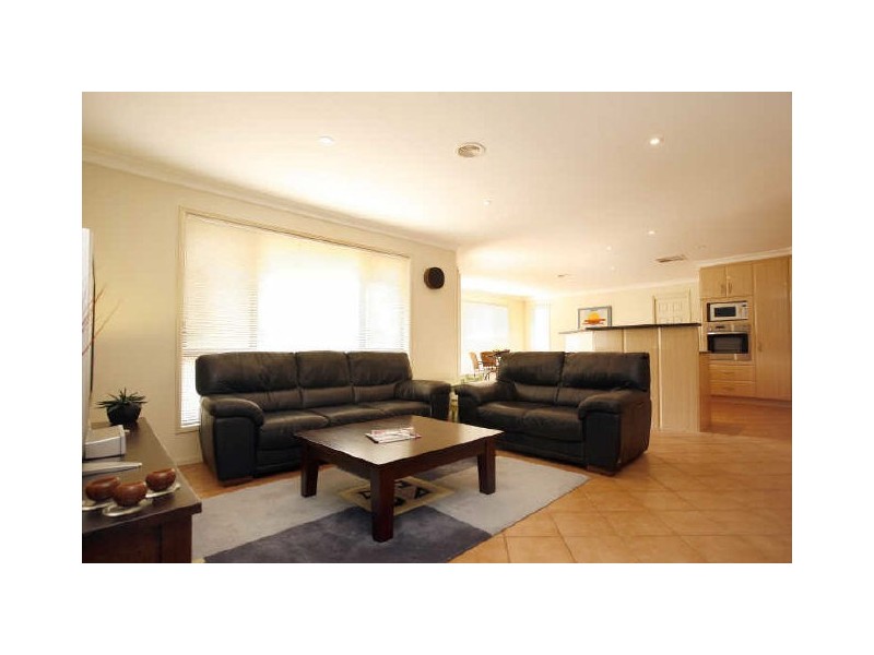 236 Halloran Drive, Jerrabomberra NSW 2619