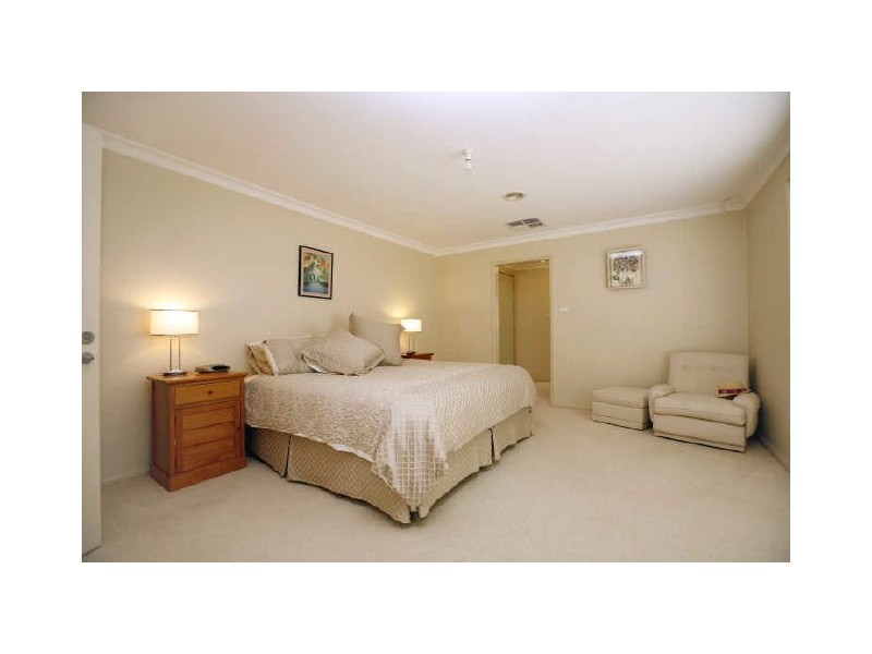 236 Halloran Drive, Jerrabomberra NSW 2619