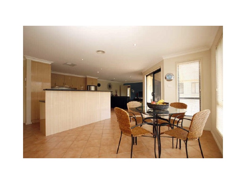 236 Halloran Drive, Jerrabomberra NSW 2619