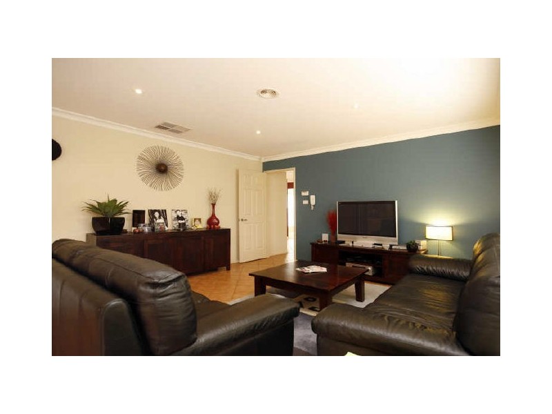 236 Halloran Drive, Jerrabomberra NSW 2619