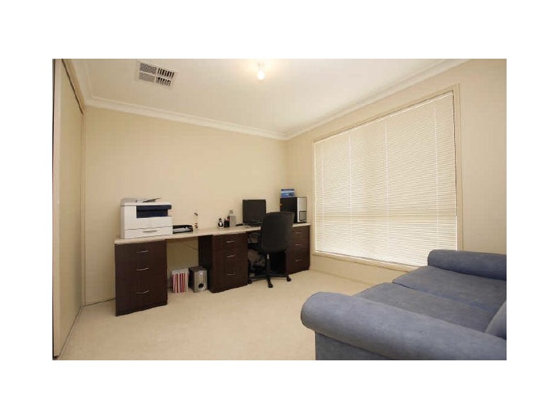 236 Halloran Drive, Jerrabomberra NSW 2619