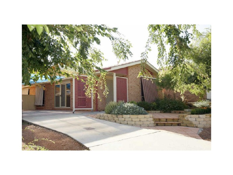 35 Wilson Crescent, Banks ACT 2906