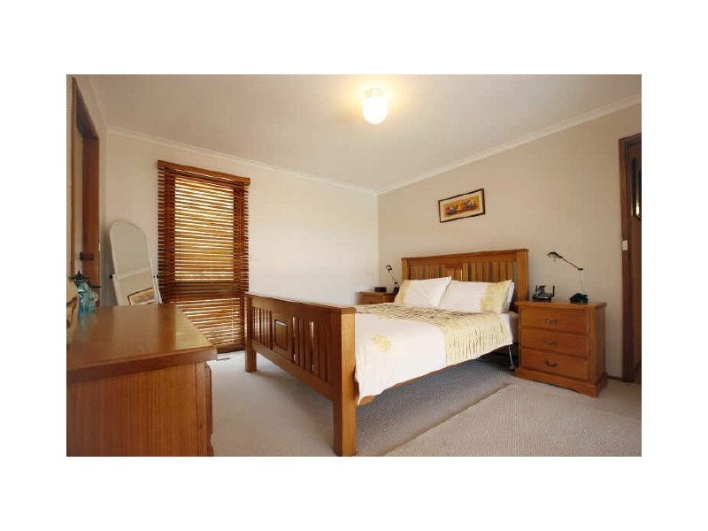 2 Bracker Place, Macarthur ACT 2904