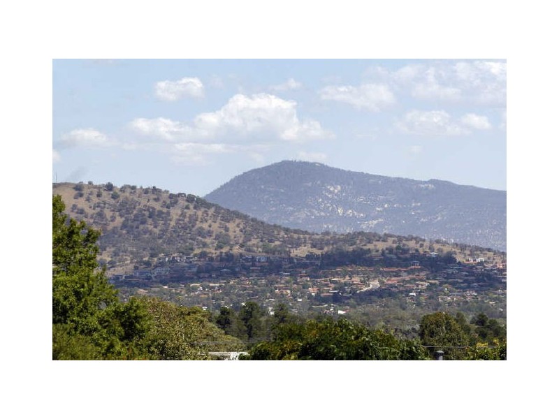 2 Bracker Place, Macarthur ACT 2904