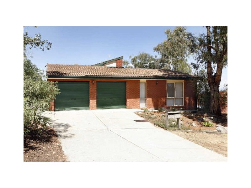 2 Bracker Place, Macarthur ACT 2904