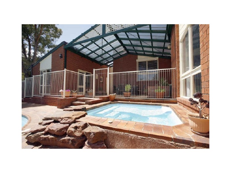 2 Bracker Place, Macarthur ACT 2904