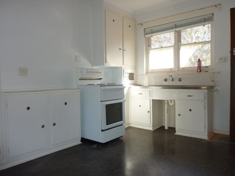 15 Macartney Crescent, Deakin ACT 2600