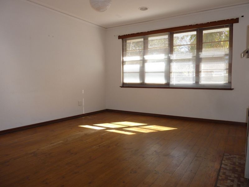 15 Macartney Crescent, Deakin ACT 2600