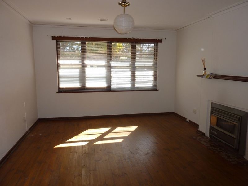 15 Macartney Crescent, Deakin ACT 2600