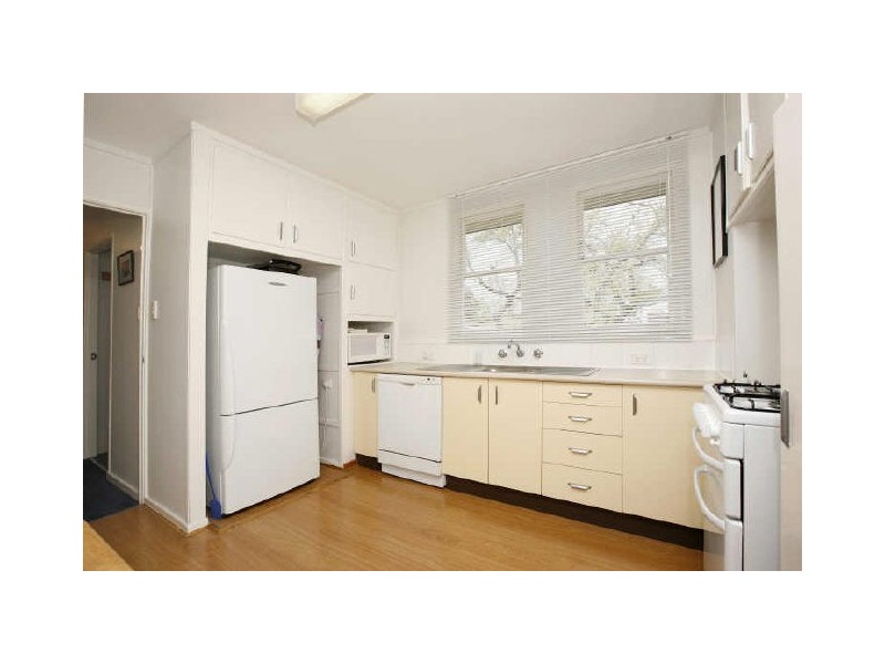 8 Looranah Street, Narrabundah ACT 2604