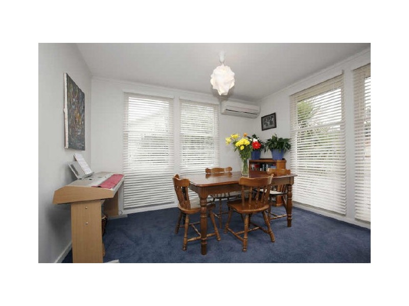 8 Looranah Street, Narrabundah ACT 2604