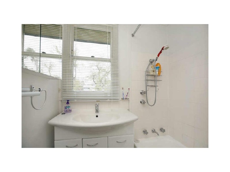 8 Looranah Street, Narrabundah ACT 2604