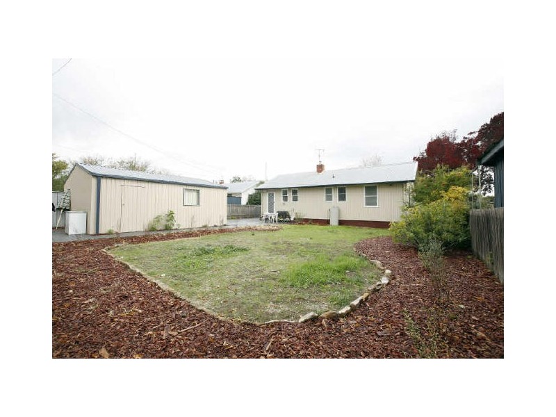 8 Looranah Street, Narrabundah ACT 2604