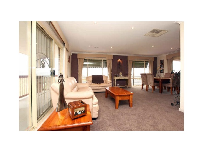 37 Galbraith Close, Banks ACT 2906