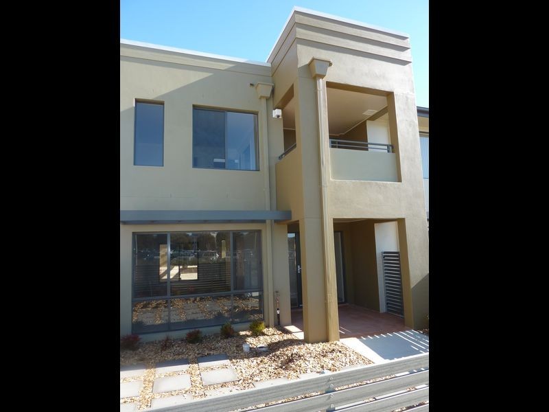 104 Eileen Good Street, Greenway ACT 2900