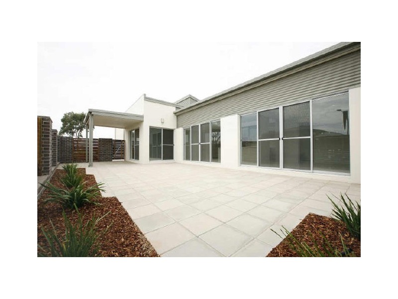 15 Amy Ackman Street, Forde ACT 2914