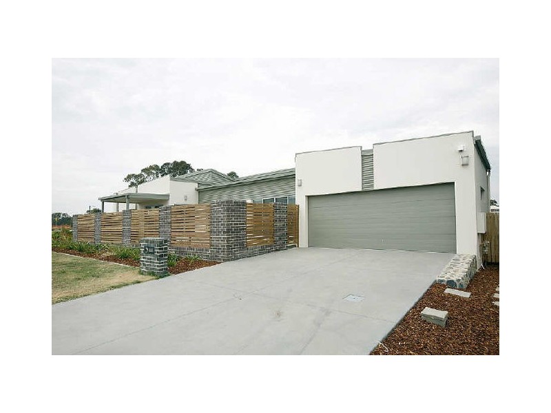 15 Amy Ackman Street, Forde ACT 2914