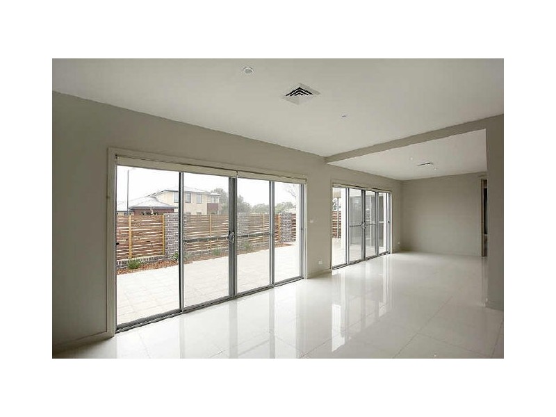 15 Amy Ackman Street, Forde ACT 2914