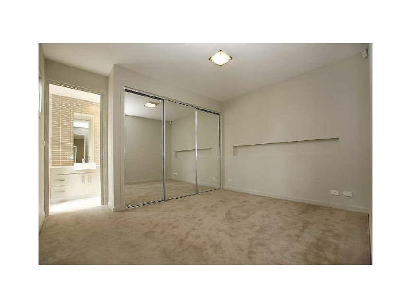 15 Amy Ackman Street, Forde ACT 2914