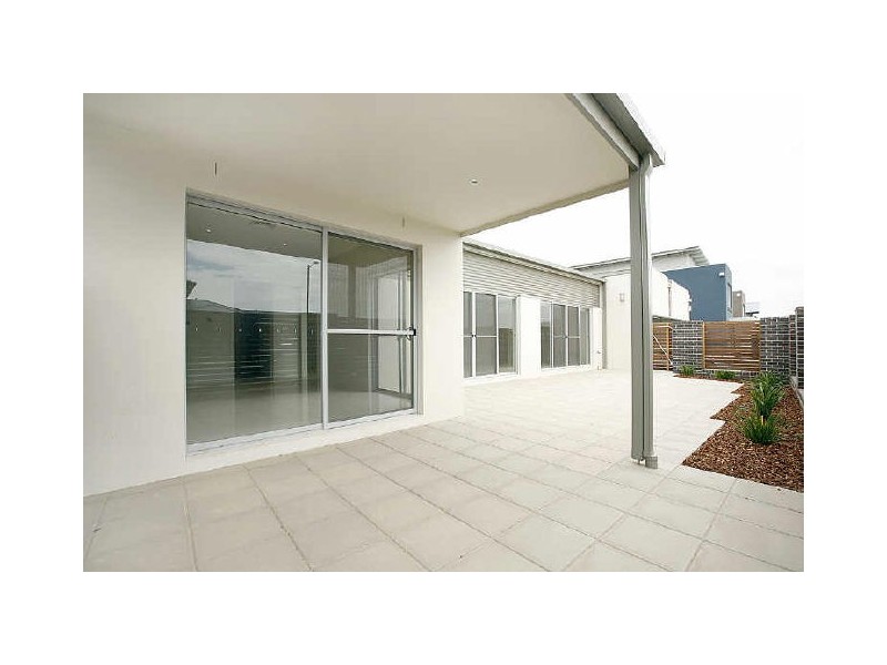 15 Amy Ackman Street, Forde ACT 2914