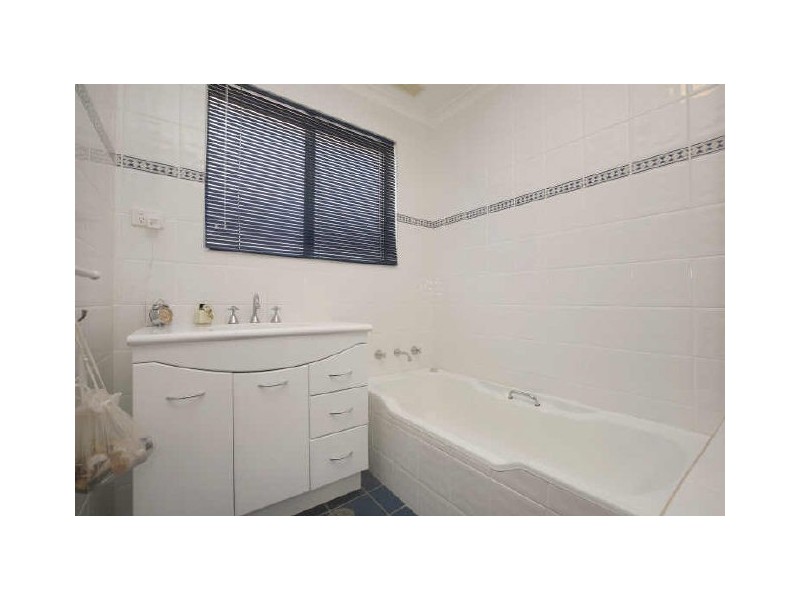 42 Dixon Drive, Holder ACT 2611