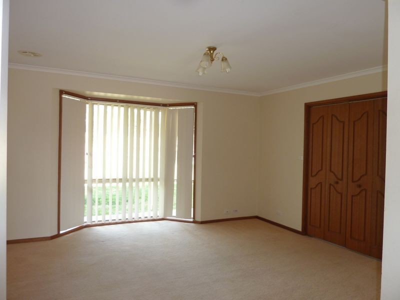 16 Derrington Crescent, Bonython ACT 2905