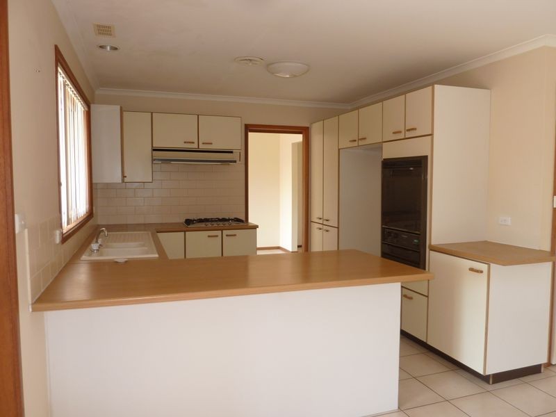 16 Derrington Crescent, Bonython ACT 2905