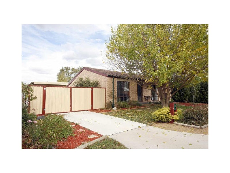 13 Dixson Circuit, Conder ACT 2906