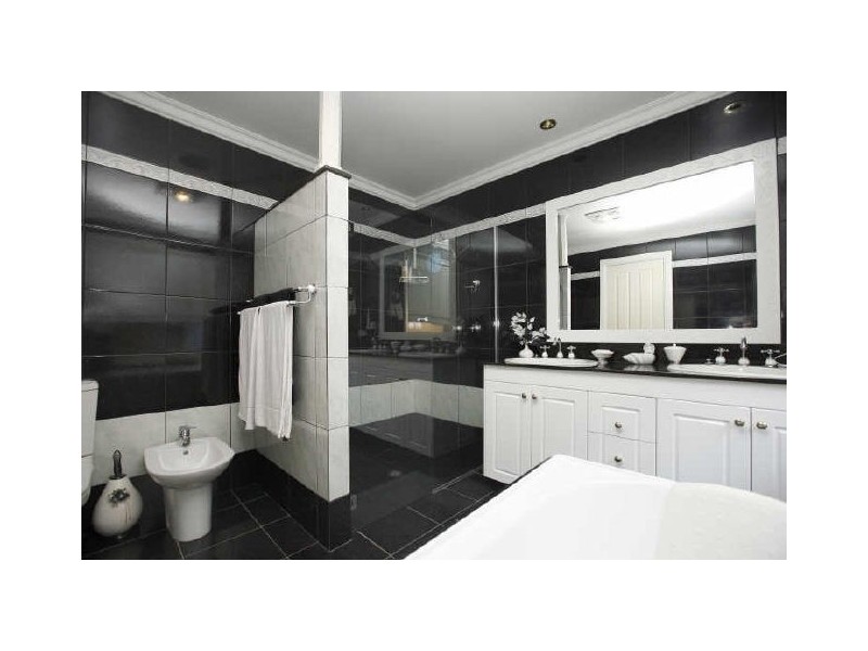 232 Bicentennial Drive, Jerrabomberra NSW 2619