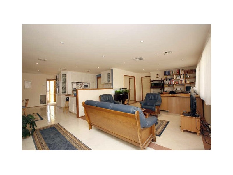 54 Mountain Circuit, Calwell ACT 2905