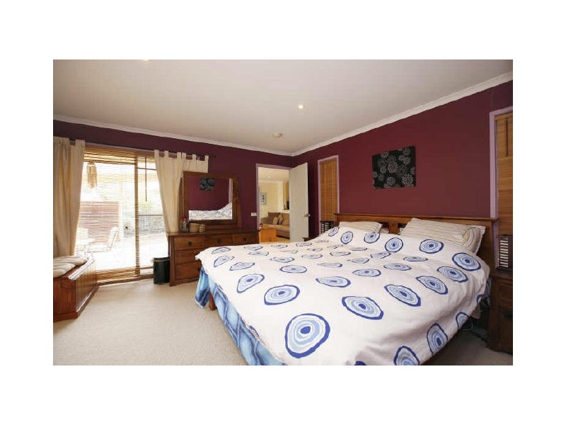 10 Darebin Place, Conder ACT 2906