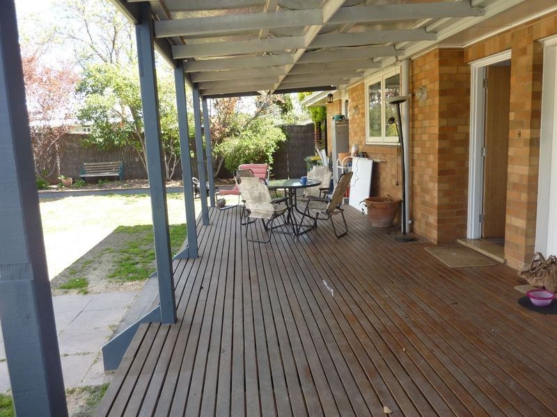 6 Garland Avenue, Queanbeyan NSW 2620