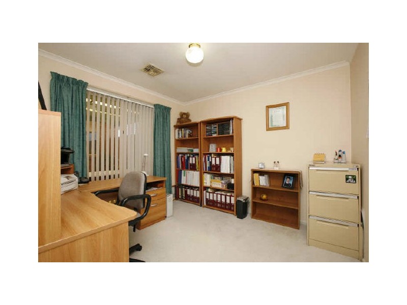 8 Nicolle Place, Monash ACT 2904