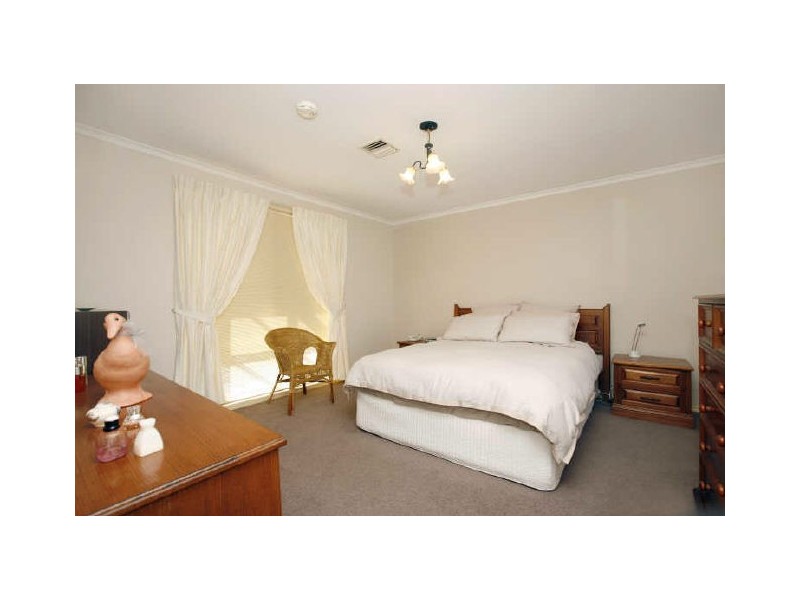 13 Loureiro Street, Conder ACT 2906