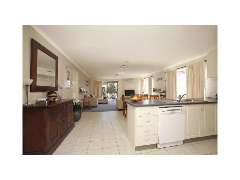 6/36 Pannamena Crescent, Jerrabomberra NSW 2619