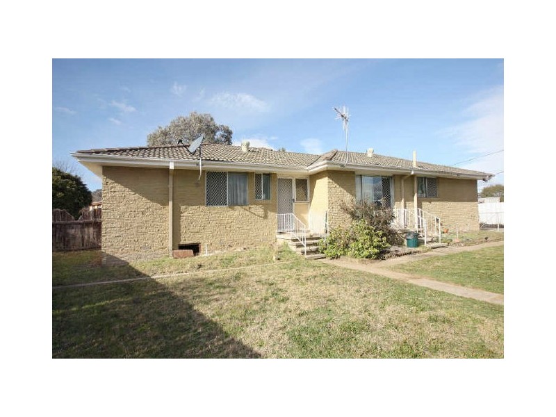 28 Sainsbury Street, Wanniassa ACT 2903