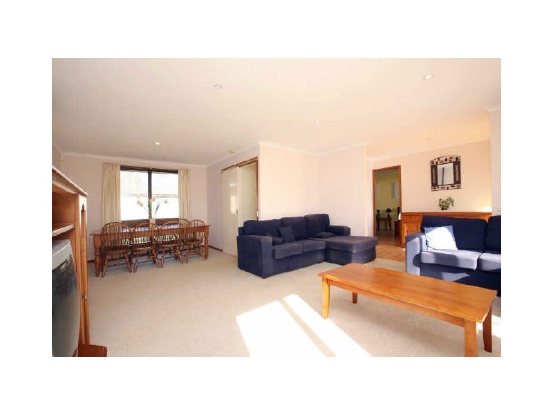 2 Gibb Place, Wanniassa ACT 2903