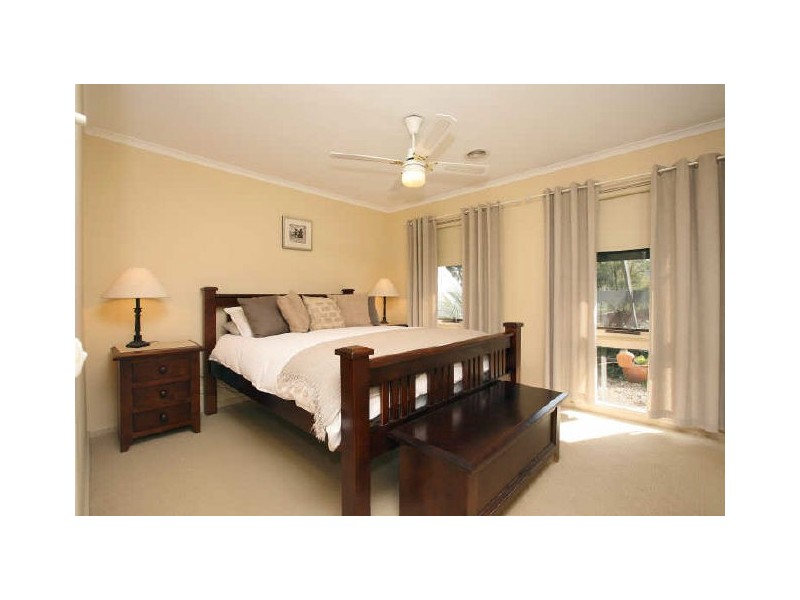 10 Demaine Crescent, Fadden ACT 2904