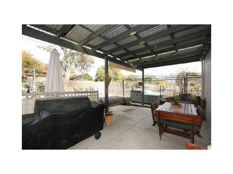 10 Demaine Crescent, Fadden ACT 2904