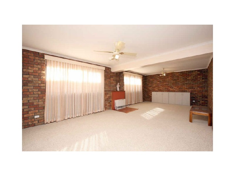 18 Nimmitabel Street, Queanbeyan NSW 2620