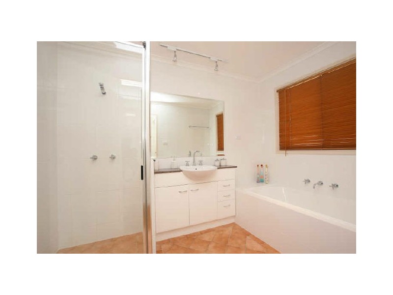 18 Nimmitabel Street, Queanbeyan NSW 2620