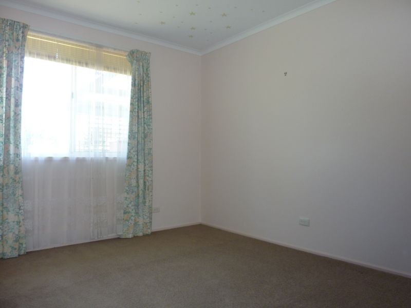 10 White Place, Banks ACT 2906