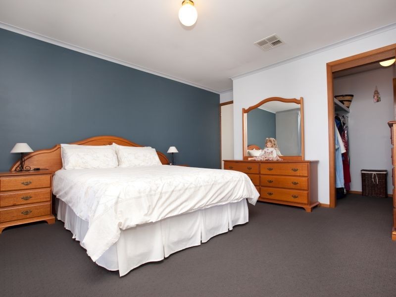 5 Burton Place, Queanbeyan NSW 2620