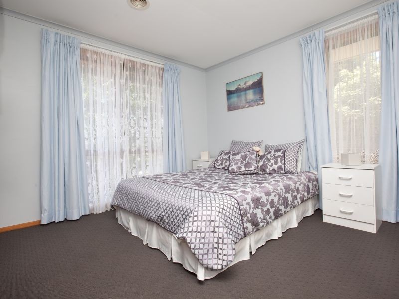 5 Burton Place, Queanbeyan NSW 2620