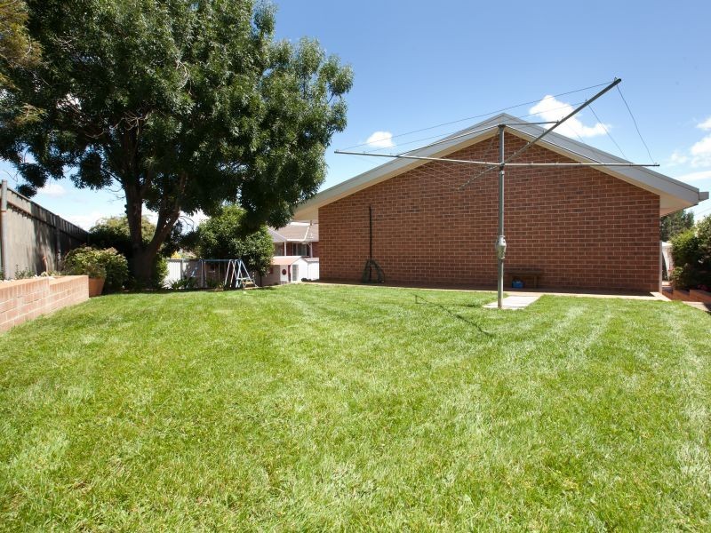 5 Burton Place, Queanbeyan NSW 2620